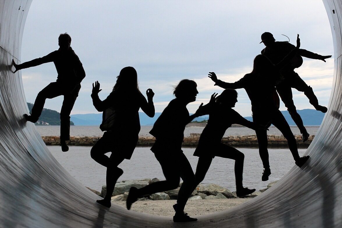 friendship, fun, backlighting, together, characters, people, tube, fjord, water, sky blue, outlines, nature, the shade, running, to dance, team, community