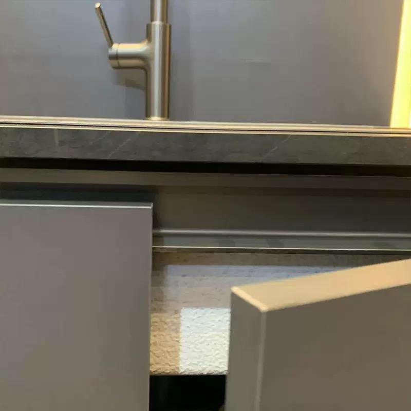 modern kitchen cabinets with aluminum handles